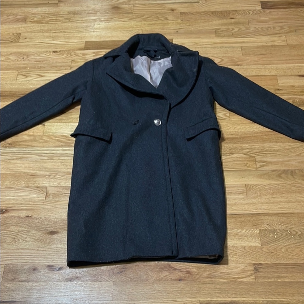 H&M Black Trench Coat with Structured Fabric and Timeless Design